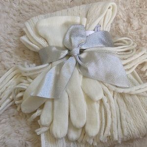 FREE WITH PURCHASE!!! NY&Co Winter Gift-Set